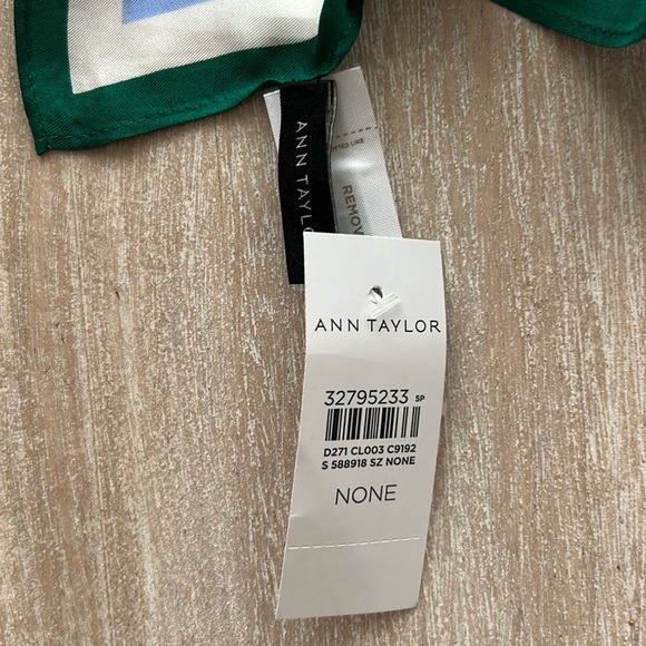 Ann Taylor Houndstooth Silk Little Scarf NWT - Picture 5 of 6